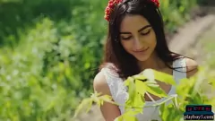 play El sensual striptease y el coño de Cira Nerri y el coño con fresas