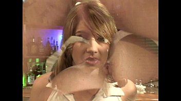 play Cogiendo a una rubia que tiene un socio que da verga en ellos como un conejo