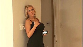 play Rijpe blonde heeft veel seks met een zwarte vrouw