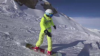 play Adolescente sulla montagna che fa un pompino in natura xxx nella neve