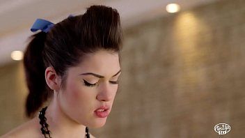 play Élégante jeune femme baisée par un vrai homme