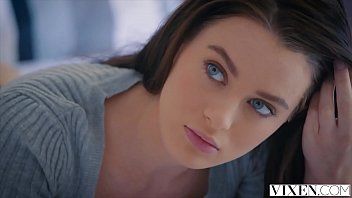 play Secretaria desnuda perfecta en la perra jefa de la piscina con gran polla