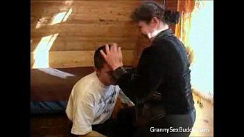 play Oraal met zijn schoonmoeder nadat hij in de steek was gelaten door zijn teef en perverse vrouw