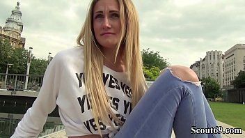 play Linda, studentka medycyny, uprawia seks za pieniądze