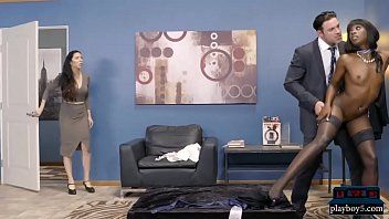 play L'ha sorpreso mentre accoltellava una donna di colore