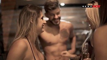 play Leidenschaftlicher Sex mit einer heißen Brünetten