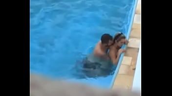 play Parteneri fac terapie prin xxx anal la piscina