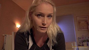 play Het is erg opwindend om zo'n jong meisje met grote borsten op je penis te hebben om je orale xxx te geven