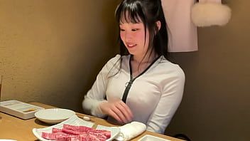 play ¿Cómo hace xxx una chica porno forzada? el macho pequeño penetra a la chica grande ditama