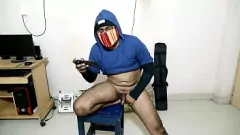play Brunette Stud Gets Handjob While Roaming on Mobile