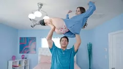 play Orgasmo cremoso con mi pequeña hermanastra en 4K - Family Taboo Porn